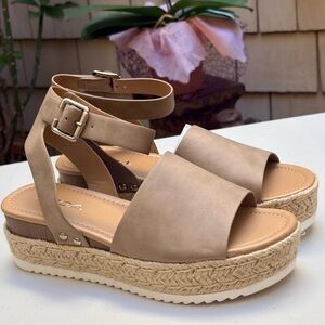 SODA TAUPE ANKLE WRAP SANDALS BRAND NEW FOOT FLATTERING WOMEN SIZE 8.5
